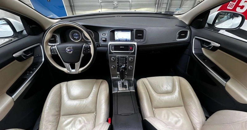 Volvo V60 cena 51900 przebieg: 111442, rok produkcji 2010 z Brzeg małe 781